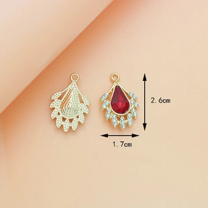 Detail of a 2.6x1.7cm red teardrop rhinestone pendant with a golden alloy base