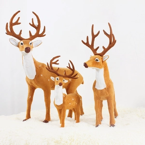 Lot de trois figurines de rennes marron réalistes pour décoration de Noël festive