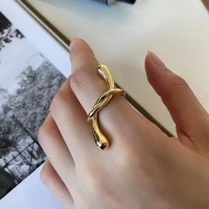 French minimalist gold streamline liquid metal ring worn on forefinger for women