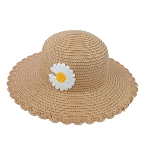 Chapeau de soleil en paille pour enfants avec bord ondulé et fleur de marguerite