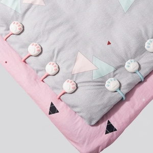 Cartoon cat paw quilt clips prevent duvet slipping with non-slip pink and blue fasteners