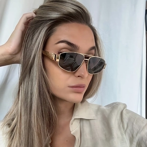 Fashion double-bridge pilot sunglasses with gold metal frame and dark gray lenses