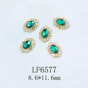 Détails de breloques à ongles ovales vert émeraude avec base dorée et cadre en cristal, 8.6x11.6mm