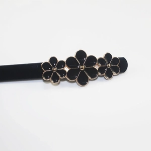 Women's thin black PU leather belt featuring three elegant gold-edged enamel floral buckles