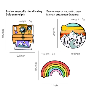 Specifiche dettagliate di peso e misura per spilla fotocamera, paesaggio e arcobaleno
