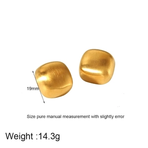 Detail of 19mm square matte 18k gold earrings showing dimensions and brushed metal texture