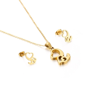 Parure de bijoux minimaliste en acier titane doré avec pendentif cœur ajouré et lettre