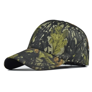 Gros plan détaillé du motif camouflage forestier et de la texture durable en coton