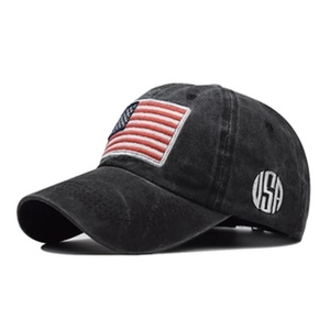Details der USA-Stickerei und Flagge auf der gewaschenen Denim-Baseballkappe in Anthrazit