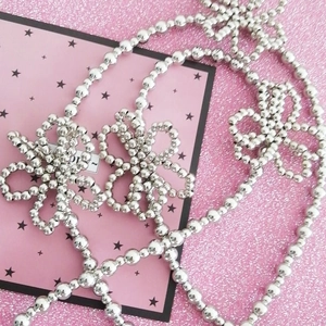 Silver bead chain crossbody strap with floral decorative pearls for mobile phone bags