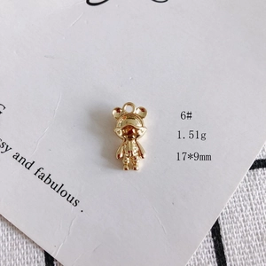 Detail of 17x9mm gold hollow bear pendant showing 1.51g weight and size specifications