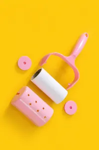 Pink lint roller detail showing the dustproof starry cover and adhesive paper roll