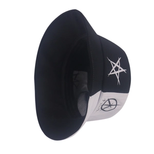 Street style black and white color-block bucket hat with star graffiti graphics