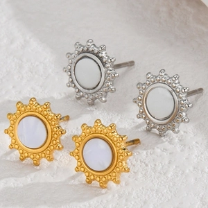 Irregular irregular flower stud earrings in gold and silver with white mother of pearl