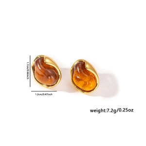 Detailed dimensions of amber resin earrings with polished gold metal frame