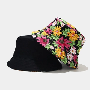 Chapeau bob réversible double face noir avec imprimé floral de marguerites pour femmes