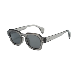 Lunettes de soleil ovales rétro avec monture grise translucide et verres teintés