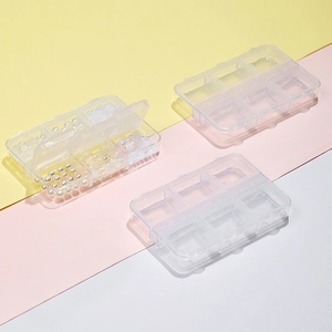 Makroaufnahme der transparenten 6-Fach Sortierbox für Nailart Perlen und Schmuckzubehör
