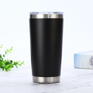 20oz black vacuum insulated stainless steel travel mug with clear lid on marble surface