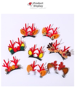 Ensemble détaillé de barrettes de Noël en bois de renne avec pompons et clochettes sur fond blanc