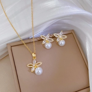Titanium steel jewelry set with flower pearl necklace and sparkling crystal earrings