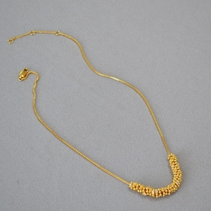 Collana con Pendente Curvo in Ottone Placcato Oro e Zirconia per Donna Catena Veneziana Geometrica Girocollo Gioielli