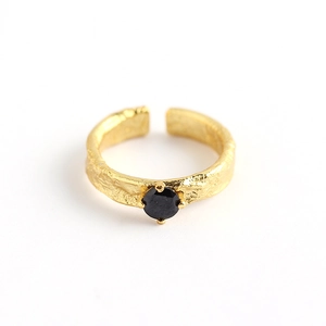 Handcrafted texture S925 silver ring with black zircon stone and golden foil finish