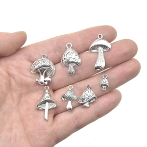 Set of 7 vintage silver-colored mushroom pendants for DIY necklace and bracelet jewelry