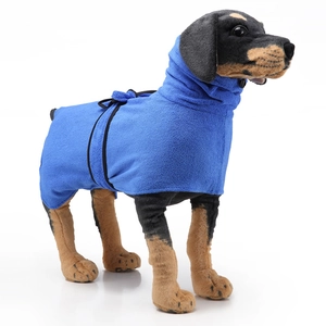 Accappatoio blu in microfibra per cani con collo regolabile e cinghie di fissaggio sul retro