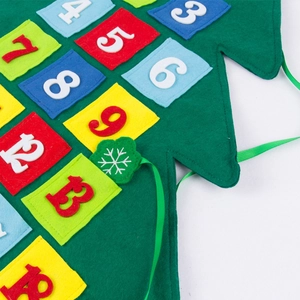 Calendario dell'Avvento in feltro verde con tasche numerate per decorazione natalizia