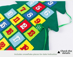 Dettaglio calendario dell'Avvento in feltro ad albero di Natale con tasche colorate numerate