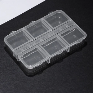 Transparente 6-Fach Nagelkunst-Aufbewahrungsbox mit nummerierten Deckeln auf Kontrastgrund