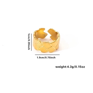 Detailed size chart showing 1cm height and 1.9cm width of gold starry hollow ring
