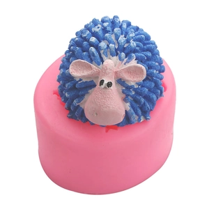 Moule en silicone mouton 3D pour fondant et savon avec base rose et figurine d'agneau