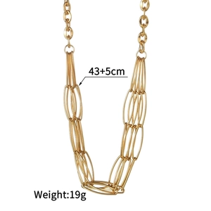Detail of layered gold chain necklace with weight 19g and length 43+5cm measurements