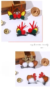 Détail de pinces à cheveux bois de renne de Noël avec pompons colorés et clip bec de canard