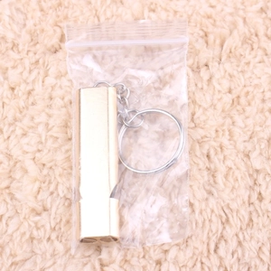 Sifflet de survie double en aluminium, sifflet d'urgence portable pour sport detail.
