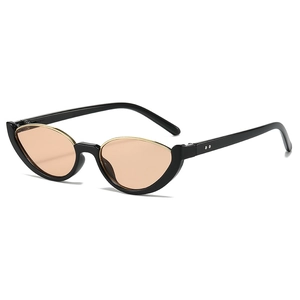 Occhiali da sole retro cat-eye con montura nera, lenti arancioni e bordo in metallo oro