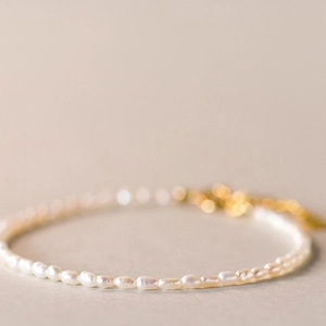 Elegant minimalist natural freshwater pearl bracelet with delicate gold clasp closure