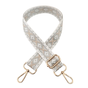 Verstellbarer Taschenriemen mit beigem Rautenmuster und goldfarbenen Metallhaken