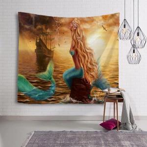 Détail de l'illustration sirène et voilier sur une tapisserie murale déco en polyester