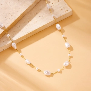 Gold plated stainless steel necklace with irregular white pearls in vintage fashion style