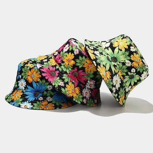 Chapeau bob réversible pour femme avec motifs marguerites et tournesols en trois coloris