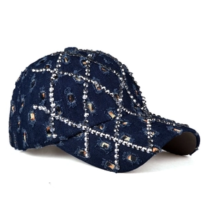 Berretto da baseball in denim blu navy con motivo a rombi in strass argentati lucidi