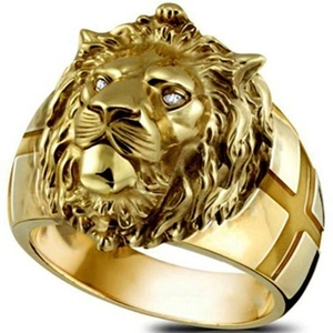 Macro shot of gold lion head ring featuring sparkling clear crystal eyes and detail