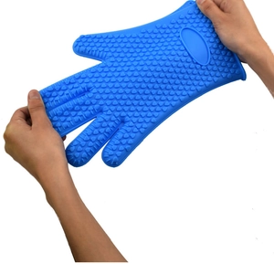 Close-up of blue silicone oven mitt with heart-shaped texture for heat resistance