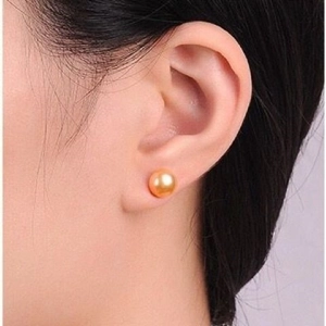 Pendientes de tuerca de perlas doradas elegantes y clásicas con plata de ley para mujeres