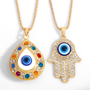 Détails de charmes main de Fatma et goutte en or sertis de strass colorés avec œil protecteur