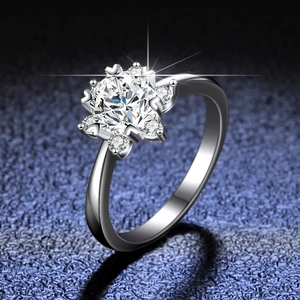 925 sterling silver snowflake ring with brilliant moissanite and starburst effect