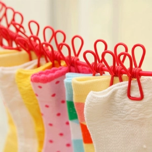 Red portable retractable windproof clothesline with 12 clips for outdoor travel laundry